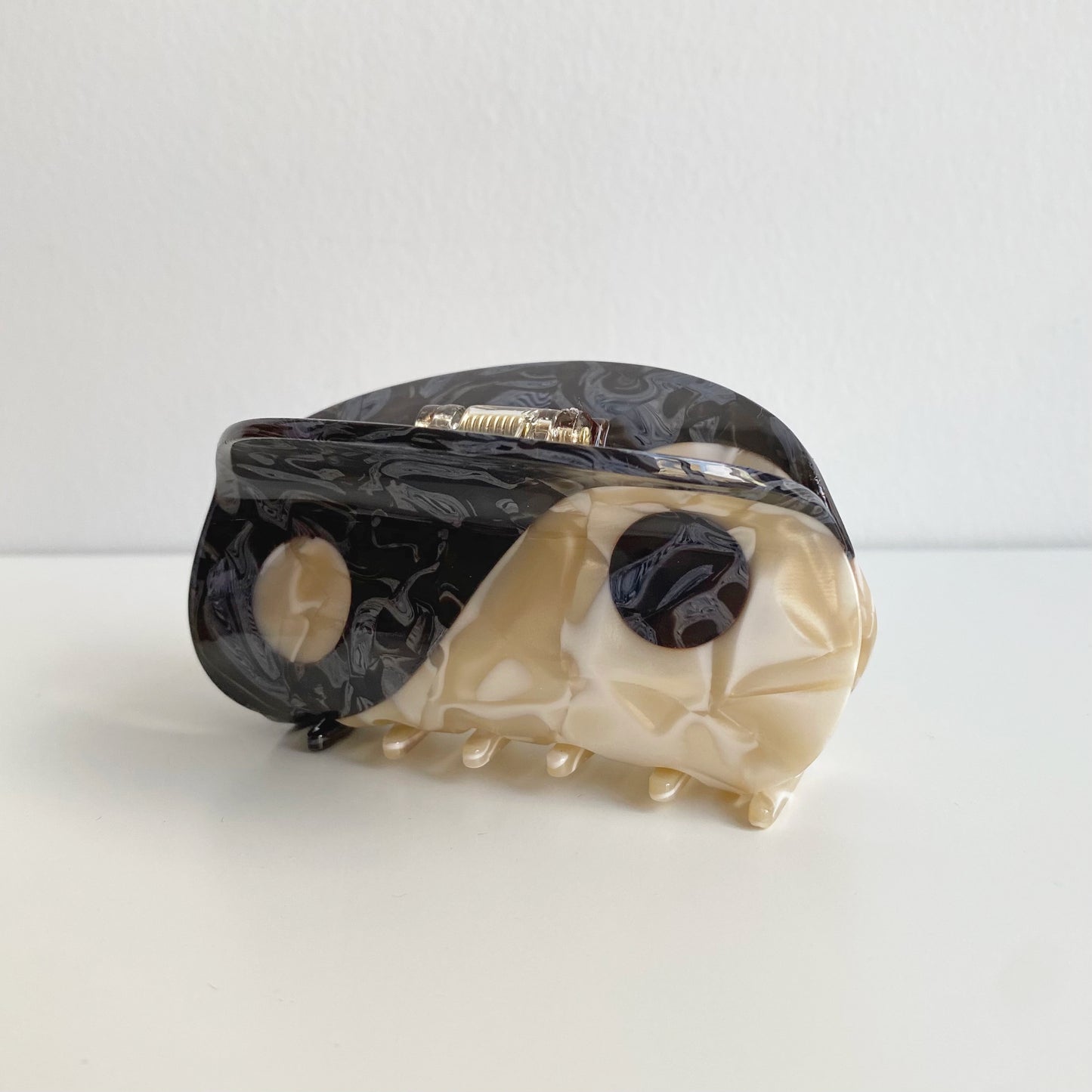 yin yang hair claw clip