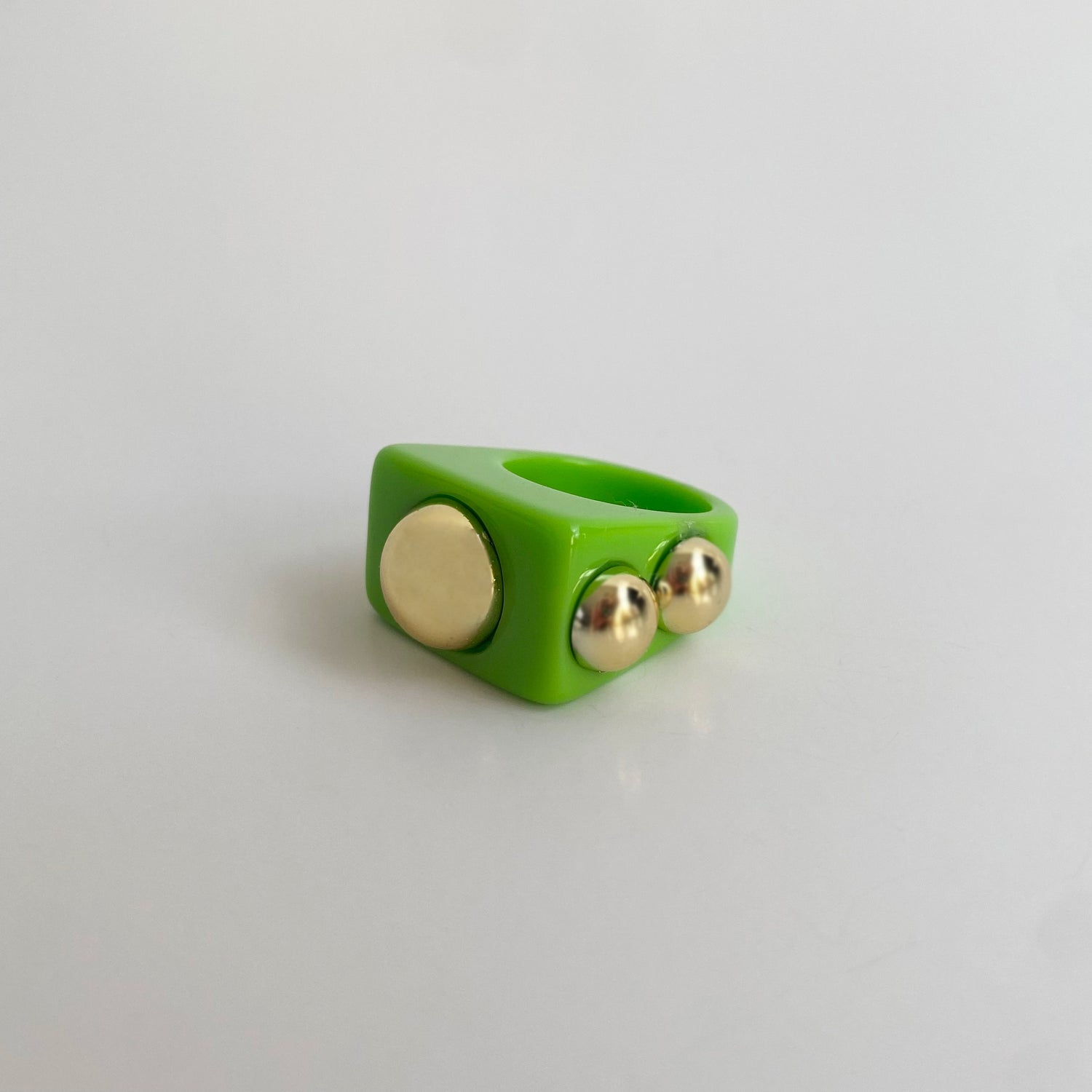 acrylic stud ring in green