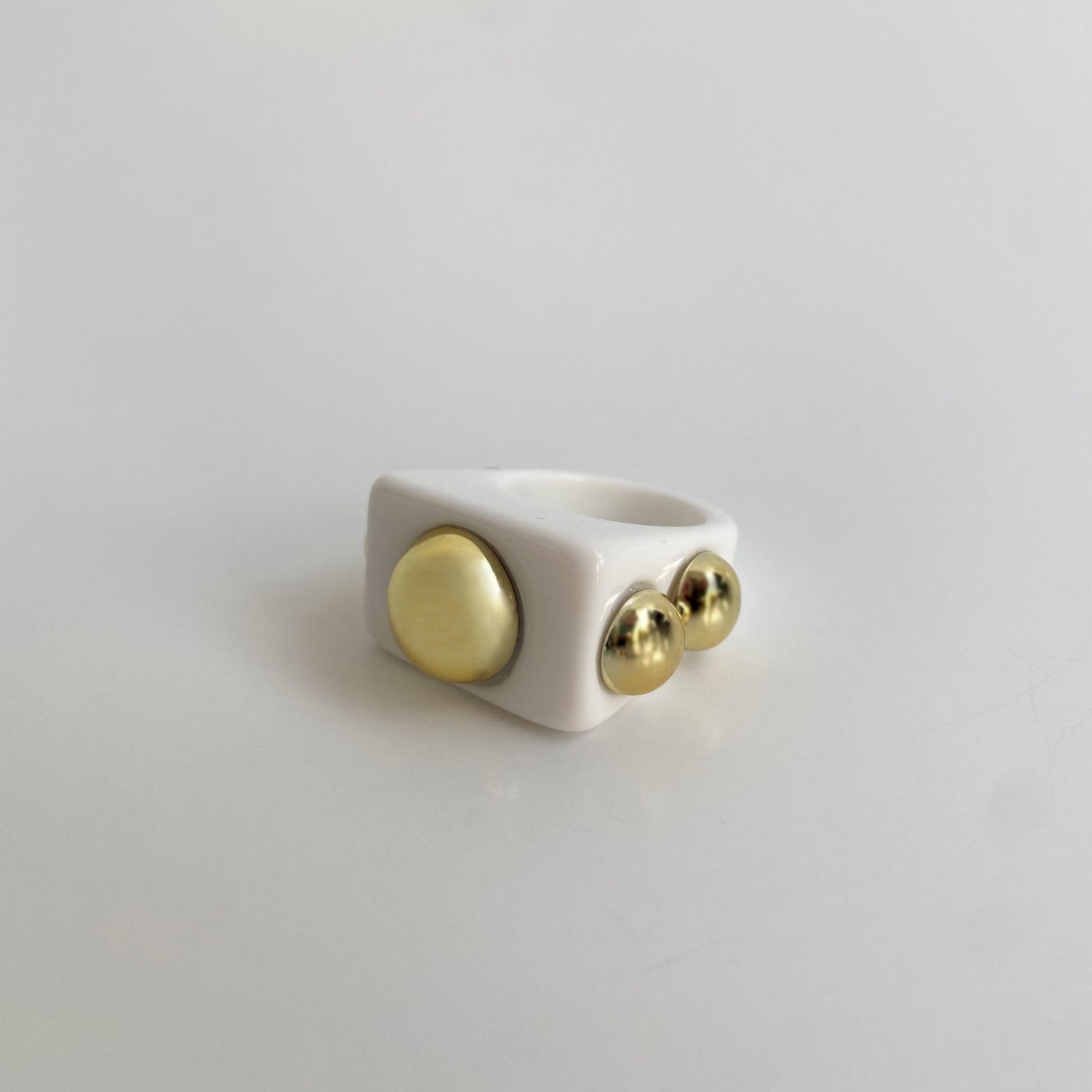 acrylic stud ring in white