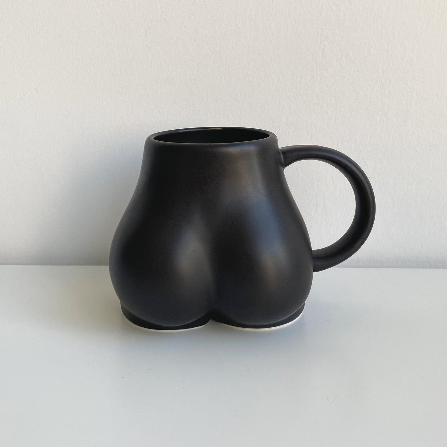 body figure ceramic mug back in black