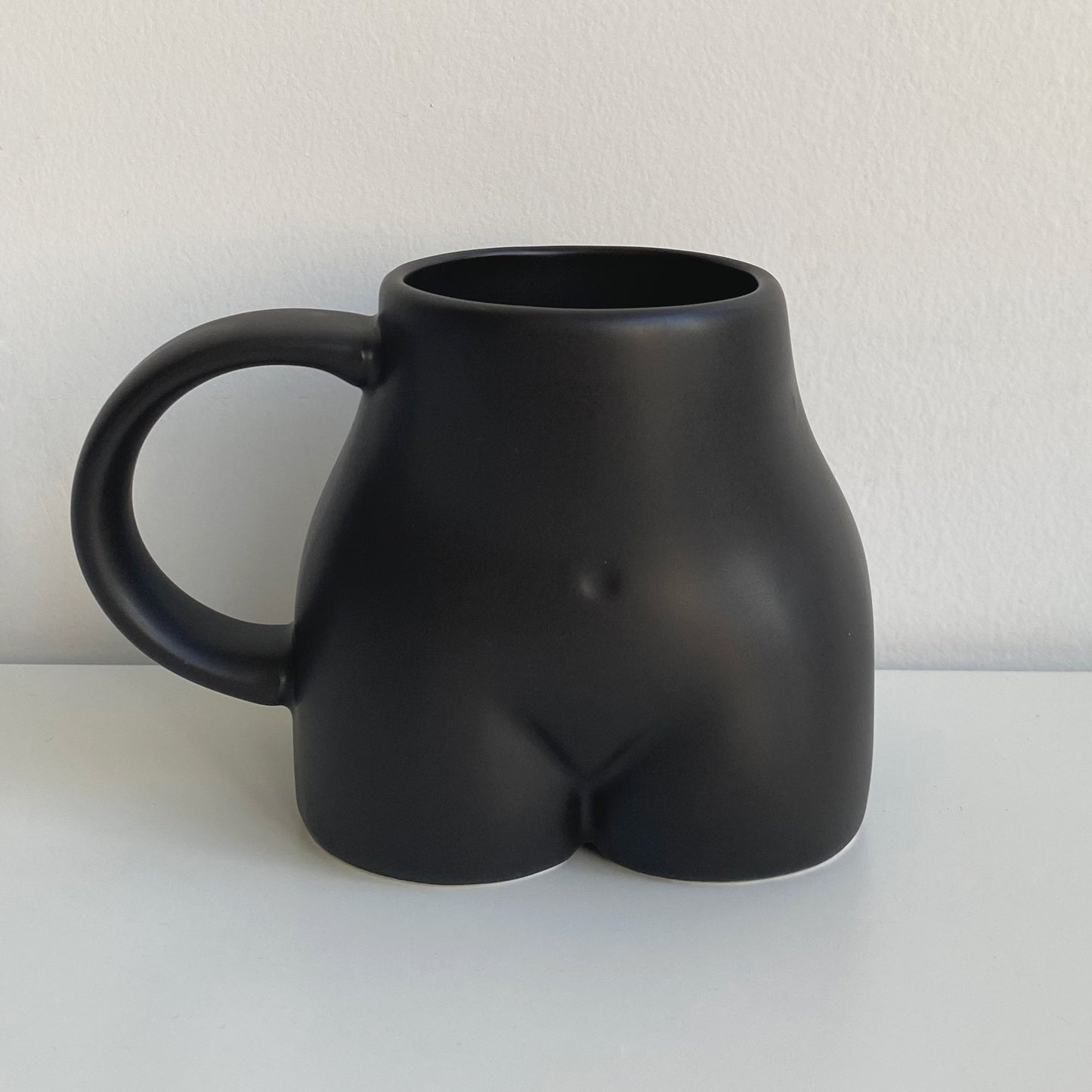 body figure ceramic mug front in black