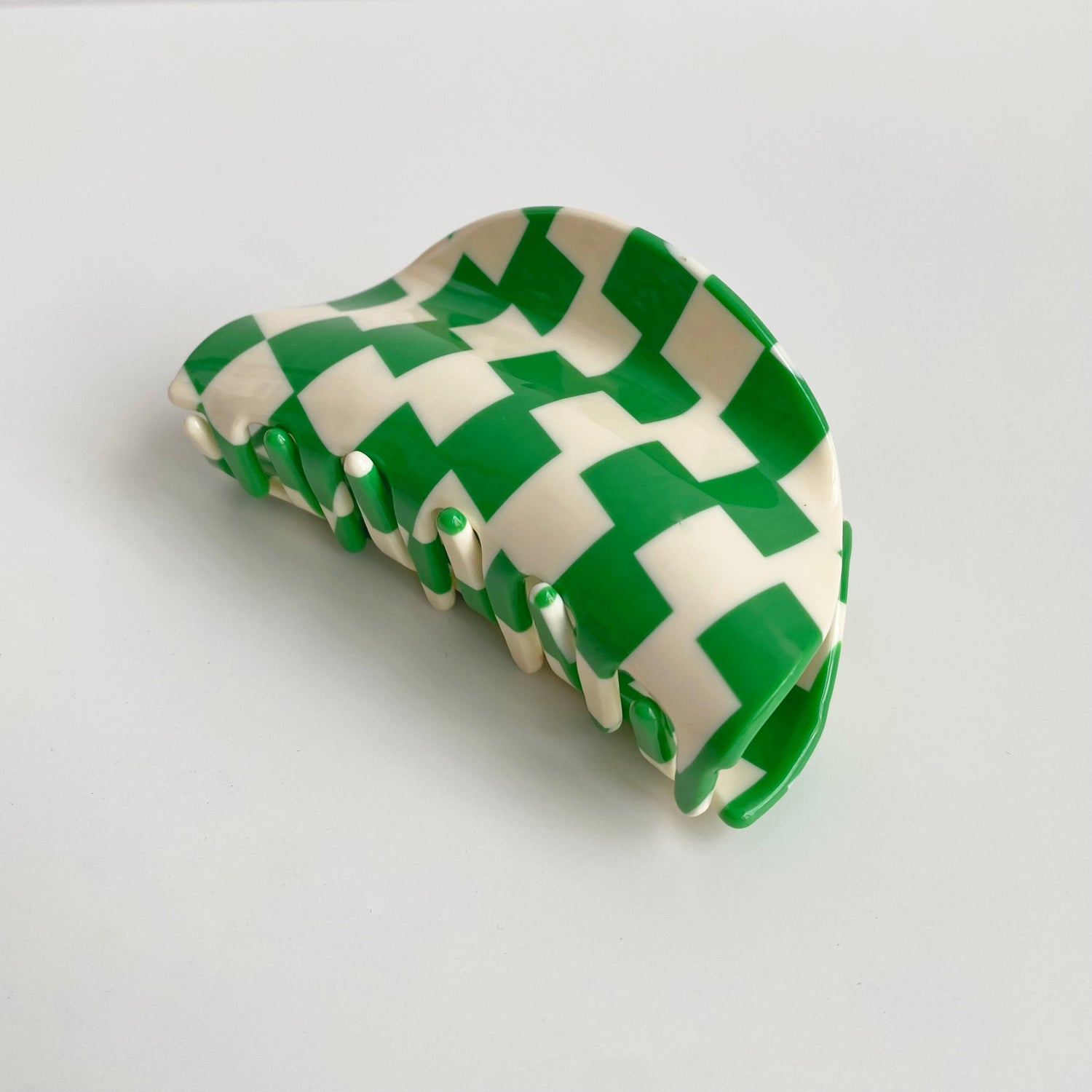 abstract checkered claw clip in green/white