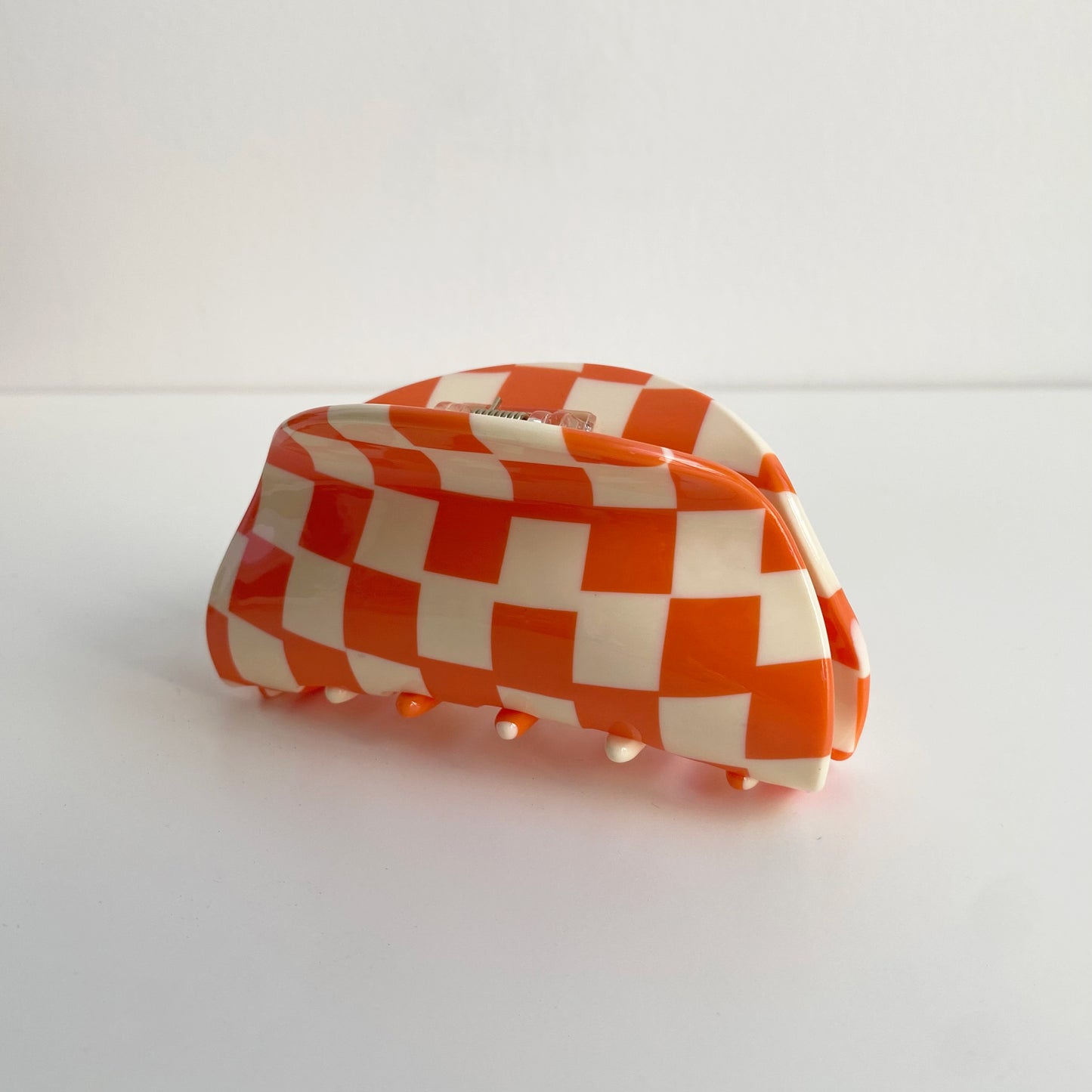 abstract checkered claw clip in orange/white
