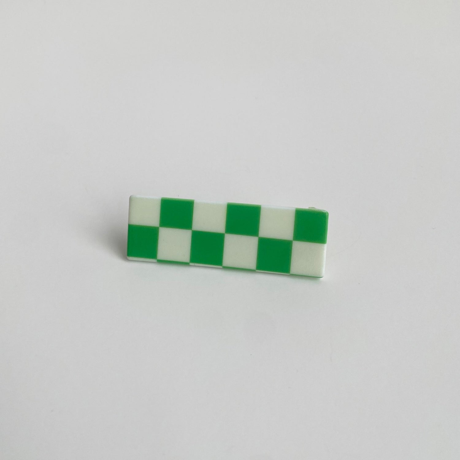 Checkered hairpin in green checkered rectangle