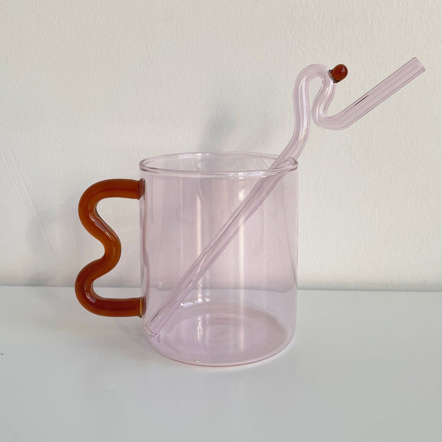 wave handle glass mug in pink with red handle